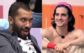 Na área externa da casa do bbb21, thaís e fiuk estão deitados um ao lado do outro. Bbb21 Fiuk E Gil Se Beijam De Brincadeira E Economista Vai Ao Delirio Ofuxico
