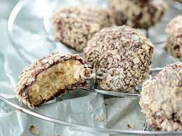 Melihat pemilik rumah yang menghidangkan biskuit coklat yang masih hangat, seekor beruang di connecticut, as, datang menghampiri. Biskut Raya Resepi Biskut Nestum