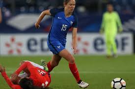 Elle sélectionne les meilleurs joueurs français. Coupe Du Monde Feminine De Foot Gaetane Thiney Elise Bussaglia Et Marion Torrent Selectionnees En Equipe De France
