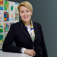 32 344 tykkäystä · 3 201 puhuu tästä. Grusswort Von Bundesministerin Frau Dr Franziska Giffey Fki
