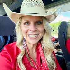 Eighth-grade history teacher celebrates 37 years at Fairview Middle School