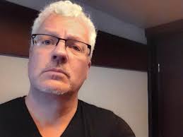 Michael Bo: Efter en nær vens død fandt jeg ud af, at han havde været gift  med en kvinde. Det anede jeg ikke selv efter 30 års venskab