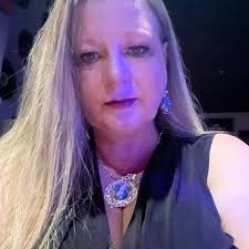 How to turn a skeleton into a knight for Halloween?