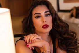 © ليالينا ظهور زوجة أبو هشيمة الأولى وأولاده.جمالها نسخة عن هيفاء وياسمين صبري. Ø¨Ø¹Ø¯ Ø§ØªÙ‡Ø§Ù… Ø¬ÙˆØ±Ø¬ÙŠÙ†Ø§ Ø¨ØªÙ‚Ù„ÙŠØ¯Ù‡Ø§ ÙŠØ§Ø³Ù…ÙŠÙ† ØµØ¨Ø±ÙŠ ØªÙØ§Ø¬Ù‰Ø¡ Ø§Ù„Ø¬Ù…Ù‡ÙˆØ± Ø¨Ø¥Ø·Ù„Ø§Ù„Ø© Ø³Ø§Ø­Ø±Ø© ØµÙˆØ± Ù„Ø§ÙŠÙ Ù†ÙŠÙˆØ²