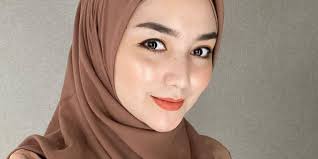 Citra kirana atau lengkapnya citra kirana siregar (lahir di bogor, indonesia, merupakan seorang aktrisberkebangsaan indonesia. Meeting Bareng Medina Zein Ootd Citra Kirana Sampai Rp800 Juta Dream Co Id