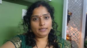 माननीय परीक्षक श्रीमती मंजुषाताई वाघ यांनी गायलेले गाणे.