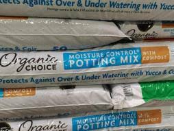 Meanwhile, compost that's been crafted using ingredients diverted from landfills nourishes your plants. Miracle Gro Organic Choice Potting Mix 50 Quart Costcochaser