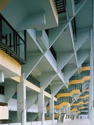 The golden mile complex itself is a shopping mall with thai clubs, shops and food stalls. Dp Architects