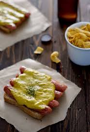 Frankfurt Sausages With Mustard Sauce Sandwich Aperitivos Salados Recetas Para Cocinar Comida Espanola