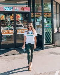 5 Ways To Style A Graphic Tee The Girly Pearly Style Your Graphic Tee Graphictee Womensstyle Tshirt Graphic Tees Fall Outfits Girly
