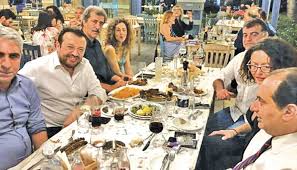 Δεν πρέπει να παραλείπετε κανένα γεύμα, ειδικά το πρώτο γεύμα της μέρας. Se Taberna Sto Mosxato Giortase Thn Onomastikh Toy Giorth O Paylos Polakhs Me Parea Toys N Pappa Xr Spirtzh Giwrgo Tsipra Kai Kwsta Ba3ebanh Patris