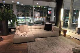 Tufty Time Sofa Von Bebitalia In Taupefarbenem Leder Couch Ecksofa Lifestyle Livingroom Home Wohnzimm Wohnzimmer Sofa Mobeldesign Produktdesign