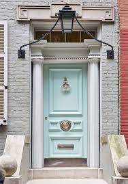 Home Tour Miles Redd S Eclectic New York Townhouse How To Decorate New York Townhouse Painted Front Doors Front Door Paint Colors