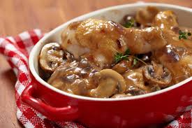 Poulet Chasseur Un Bon Plat Mijote Dans Une Sauce Brune Tomatee Aux Saveur De Cerfeuil Et D Estragon Recette Recettes De Cuisine Plats Mijotes Poulet Chasseur
