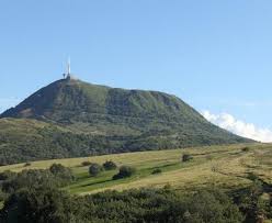 Le groupe montagne du samu et le détachement aérien de la gendarmerie d'égletons, avec le peloton de gendarmerie de montagne en. Location De Vacances Puy De Dome Gites De France