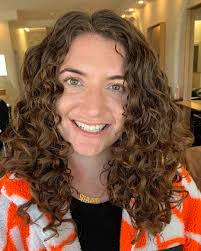 Long, flowing, gorgeous CURLS! So much fun. . #curlyhairdressermelbourne  #curlnextdoormelbourne #curlnextdoorsalon #curlyhairsalon  #curlyhairsalonmelbourne #curlyhairstylist #curlsmelbourne  #melbournehairsalon #curlyhairspecialist #curlyhairroutine ...