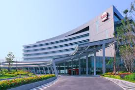 台积电的 3nm 仍旧沿用 finfet （鳍式场效应晶体管）， 2nm 时代才会上马 gaa （环绕栅极晶体管），不过量产时间也有所延误，也是导致股价下滑的因素之一。 å°ç©é›»adr è¾²æ›†å¹´å‰å°é—œæ—¥è‡³ä»Šå¤§æ¼²é€¾8 å¹´å¾Œé–‹ç›¤æœ‰æ©Ÿæœƒè½å¾Œè£œæ¼² Technews ç§'æŠ€æ–°å ±