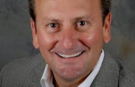 Kelly Robbins's Instagram, Twitter & Facebook