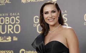 Nomadland, borat, the crown e schitt's creek ganham à distância nos globos de ouro. Dania Neto Leva Vestido De Noiva Aos Globos De Ouro Vip Pt