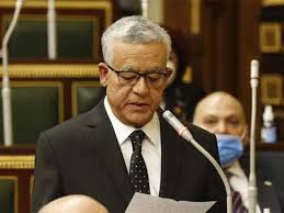 فاز المستشار حنفي علي جبالي رئيس المحكمة الدستورية السابق برئاسة مجلس النواب بأغلبية الأصوات وتم اعلان فوزه خلال الجلسة الإجرائية المنعقدة الان عقب فوزه في الان. Kcbbycc5gt9xxm