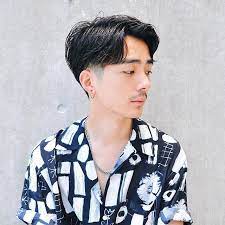 kazu カズ パーマスタイルさんはinstagramを利用しています 少し色気のある雰囲気を出したい時は センターパートに少し緩めのパーマをかけるのも良いです 直毛の方は 流しやすくなるパーマを long hair styles men men s short hair men haircut styles