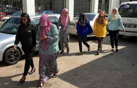 It lies southeast of muar, southwest of kluang, northwest of pontian, south of segamat and tangkak district. Tuntutan Palsu 12 Pegawai Belia Dan Sukan Di Johor Direman Utusan Borneo Online