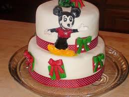 The idea came after we bought the mm clubhouse toy set for christmas and also copied a mickey mouse picture. Mickey Minnie Mouse Christmas Cake Cakecentral Com