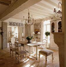 Keltainen Talo Rannalla Casetta In Stile Shabby Casetta Francese Sala Da Pranzo Provenzale