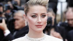 Heard (david clinton heard), a contractor. Amber Heard Zeigt Susses Baby Foto Tochter Oonagh Ist Schon Der Boss
