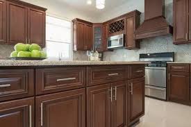 29 Catchy Kitchen Cabinet Hardware Ideas 2020 A Guide For Decorating Kitchen Cabinet Design Best Kitchen Cabinets Brown Kitchen Cabinets
