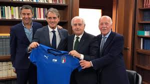 Roberto mancini ha insegnato anche culture della sostenibilità presso l'accademia di architettura dell'università della svizzera italiana a mendrisio. Roberto Mancini To Set Italy For Euro 2020 Title Race