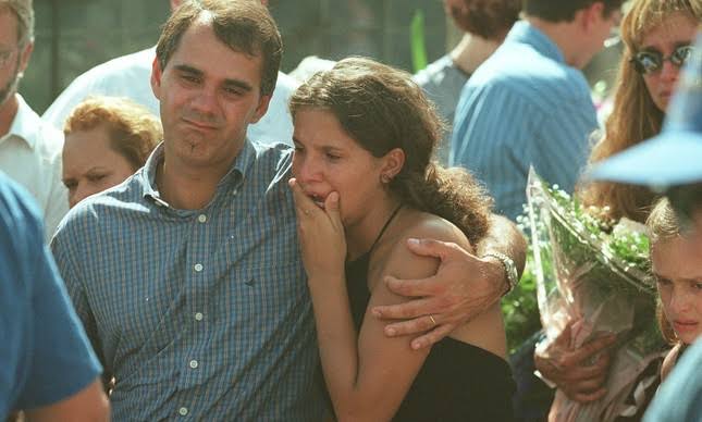 Sinto que estou sendo massacrado até hoje': O relato do bombeiro que  sobreviveu e salvou moradores da tragédia do Palace II | Blog do Acervo - O  Globo