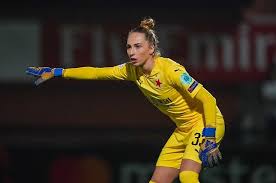 První velkou příležitost ke skórování měla vyštejnová, na levé straně si dovolila jedna na jednu, dostala se do dobré pozice na střelu, ale její pokus k přední tyči votíková chytila. Fotbalistka Votikova S Partnerkou Nebo Martin Dejdar S Manzelkou Slavne Pary Nechaly Nahlednout Do Soukromi Super Cz