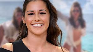 Reaktion auf sarah engels und ihre erste ausgestrahlte dsds audition ich hatte sarah. Sarah Lombardi Heisser Huftschwung Im Sexy Bikini Tanzt Sie Vor Traumhafter Kulisse Bunte De