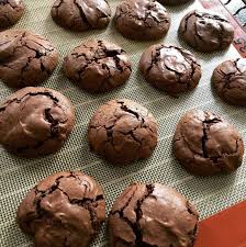 Cookies Meringues Au Chocolat A Table Avec Doro En 2020 Cookies Recette Meringue Chocolat Gateaux Et Desserts
