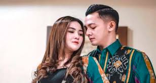 Jomblo gak oleh iri sama mbak nella dan mas dory ya #hypeidn. Nella Kharisma Buka Bukaan Soal Hubungannya Dengan Dory Harsa Ternyata Jpnn Com