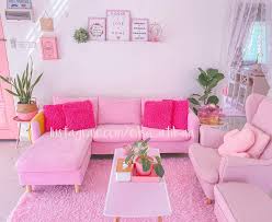 Ada lebih banyak warna dinding daripada putih atau netral. Deko Rumah Kampung Guna Tema Merah Jambu Macam Rumah Barbie Doll Hias My