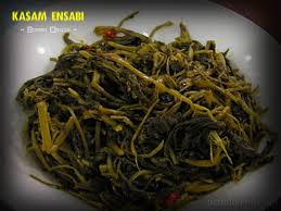 Semua kaum di malaysia ini memang sudah pasti mempunyai makanan tradisional tersendiri untuk diperkenalkan dan dihidangkan waktu perayaan kaum, majlis perkahwinan, dan sebagainya. Borneo Oracle Kasam Ensabi Kasam Ensabi Atau Pekasam Ensabi Atau Jeruk Ensabi Atau Kimchi Iban Merupakan Antara Makanan Tradisional Bagi Kaum Iban Yang Telah Menghiasi Dunia Kulinari Tradisional Mereka Sejak Dahulu