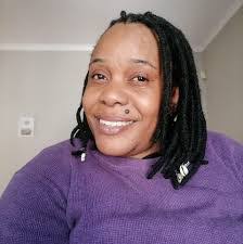 Carly Moe's Instagram, Twitter & Facebook