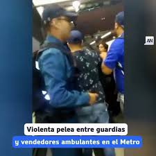 El pasado jueves, según publicó meganoticas.cl, dos menores de 13 y 17 años y una joven de 19 habían viajado desde … Meganoticias Pelea Entre Guardias Y Vendedores Ambulantes En Metro De Santiago Facebook