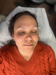 Looking for a good eyebrow artist to help my eyebrows be more symmetric but  remain full! Please share examples of work.