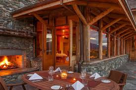 The post and beam construction style can be created by using square timber framing or round logs. Alpine Log Timber Homes Specialists In Timber Log Homes