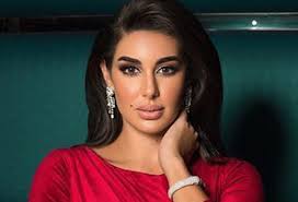 بدأت مسيرتها في عام 2013 وقدمت عدة أعمال تلفزيونية وسينمائية من أهمها مسلسل الحصان الأسود وفيلم جحيم في الهند. ÙŠØ§Ø³Ù…ÙŠÙ† ØµØ¨Ø±ÙŠ Ù…ØªÙ‡Ù…Ø© Ø¨ØªÙ‚Ù„ÙŠØ¯ Ø´ÙŠØ±ÙŠÙ† Ø¹Ø¨Ø¯ Ø§Ù„ÙˆÙ‡Ø§Ø¨ Ø§Ù„Ø¬Ù…Ø§Ù„ Ù†Øª