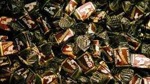 Le Chokotoff Est Une Friandise Chocolatee D Origine Belge De La Marque Cote D Or Introduit Sur Le Marche En 1934 Le Cho Chocolat Belge Chocolat Chocolat Noir