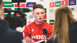 Jordan thompson speaks to stoke city+ following city's victory against linfield. Jordan Thompson On Hull City Win Youtube