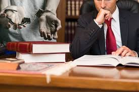 Criminal justice lawyers in the us makes an average salary of $66,529 per year or $31.99 per hour. How To Become A Criminal Lawyer