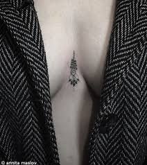 14 sensuales tatuajes al costado y debajo de los senos. 55 Tatuajes Pequenos Para Mujeres