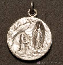Casi al pie de este acantilado, corre el río gave que se forma con las aguas que descienden de las montañas y. Medalla Virgen De Lourdes Maria Inmaculada Pp X Buy Antique Religious Medals At Todocoleccion 19947946