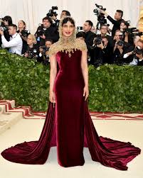 Priyanka Chopra S Stunning Met Gala Headpiece Deserves Your Full Undivided Attention Met Gala Outfits Met Gala Dresses Gala Outfit