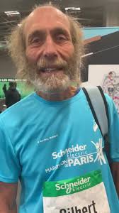 Deux marathonniens à Picole ---- ----Gilbert :Jesus des marathons ----  ----SIDI :Pour la Survie de l'espece humaine ----Sidi le topographe des... 